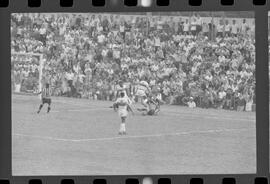 Fotografia "Campeonato Carioca de Profissionais de 63 (1° Turno) Esporte - jogo Fluminense (1 x 0) Bonsucesso" ([Local n/d] , 1963) [negativo]. / Fotógrafo(a): Democrito.  -- ITEM-0011.