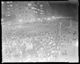 Fotografia "Promoção de Última Hora' - homenagem à Batalha do Riachuelo em Copacabana e Leme" ([Local n/d] , [Data n/d]) [negativo]. / Fotógrafo(a): Melo e A. Veneziano.  -- ITEM-0005.