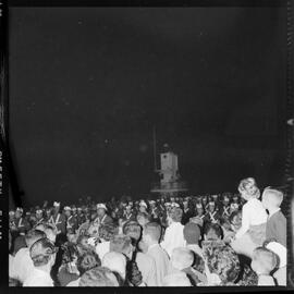 Fotografia "Promoção de Última Hora' - homenagem à Batalha do Riachuelo em Copacabana e Leme" ([Local n/d] , [Data n/d]) [negativo]. / Fotógrafo(a): Melo e A. Veneziano.  -- ITEM-0018.