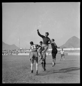 Fotografia "Esporte - treino do Flamengo" ([Local n/d] , [Data n/d]) [negativo]. / Fotógrafo(a): Ângelo.  -- ITEM-0004.