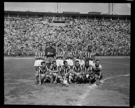 Fotografia "Futebol - jogo Botafogo x Curação" ([Local n/d] , [Data n/d]) [negativo]. / Fotógrafo(a): S. Coelho.  -- ITEM-0008.