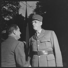 Fotografia "Festa em homenagem a Charles de Gaulier (França) [Charles de Gaulle], Reportagem Geral" ([Local n/d] , [Data n/d]) [negativo]. / Fotógrafo(a): Jean Manzon.  -- ITEM-0032.