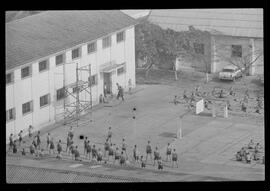 Fotografia "Caso de Helio Fernandes na P.E. reportagem com o quartel onde se acha preso), Reportagem de Méra" ([Local n/d] , 1963) [negativo]. / Fotógrafo(a): Ferreira.  -- ITEM-0008.