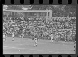 Fotografia "Campeonato Carioca de Profissionais de 63 (1° Turno) Esporte - jogo Fluminense (1 x 0) Bonsucesso" ([Local n/d] , 1963) [negativo]. / Fotógrafo(a): Democrito.  -- ITEM-0121.