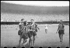 Fotografia "Futebol - R.J. (Campeonato Carioca - Jogo Botafogo x Fluminense), Seção: Esportes" ([Local n/d] , [Data n/d]) [negativo]. / Fotógrafo(a): Equipe.  -- ITEM-0106.