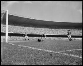 Fotografia "Esporte - Futebol - Palmeiras x Juventus" ([Local n/d] , [Data n/d]) [negativo]. / Fotógrafo(a): Equipe.  -- ITEM-0008.