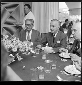Fotografia "Reunião política na residência do Dr. Bocayuva" ([Local n/d] , [Data n/d]) [negativo]. / Fotógrafo(a): Walter Firmo (?).  -- ITEM-0007.