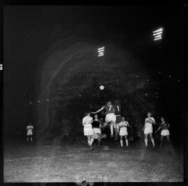 Fotografia "Futebol - São Paulo. Jogo São Paulo x Palmeiras, Esportes" ([Local n/d] , [Data n/d]) [negativo]. / Fotógrafo(a): Equipe.  -- ITEM-0007.