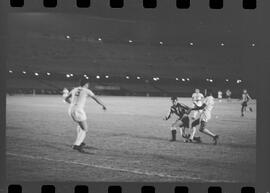 Fotografia "Futebol; 'FUTEBOL = LIBERTADORES DAS AMÉRICAS' Botafogo x Alianza de Lima (2 x 1) (Fases do jogo realizado no Maracanã)" ([Local n/d] , 1963) [negativo]. / Fotógrafo(a): Demócrito.  -- ITEM-0004.