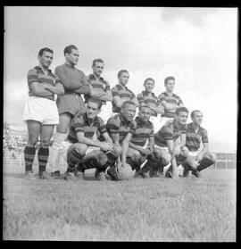 Fotografia "Futebol - Excursão do Flamengo a países sul-americanos" ([Local n/d] , [Data n/d]) [negativo]. / Fotógrafo(a): Equipe.  -- ITEM-0008.