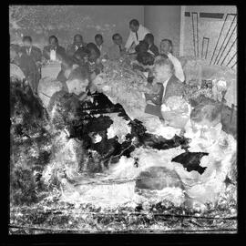 Fotografia "Banquete oferecido por 'UH' em homenagem aos campeões do Super-super, Clube de Regatas Vasco da Gama" ([Local n/d] , [Data n/d]) [negativo]. / Fotógrafo(a): Demócrito.  -- ITEM-0011.