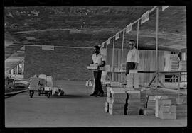 Fotografia "FESTIVAL BRASILEIRO DE ESCRITORES' FESTIVAL DE ESCRITTORES [ESCRITORES] (Preparativos) Com a presença do escritor Viriato Corrêa)" ([Local n/d] , 1963) [negativo]. / Fotógrafo(a): Pedro; Venê.  -- ITEM-0027.