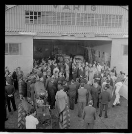 Fotografia "Chegada do Corpo de Paulo Bittencurt" ([Local n/d] , 1963) [negativo]. / Fotógrafo(a): Paulo André.  -- ITEM-0002.