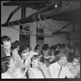 Fotografia "Concursos de beleza - R.J. ('Rainha do Verão, 1952'). Terezinha Del Panta, Reportagem Geral" ([Local n/d] , 1952) [negativo]. / Fotógrafo(a): Equipe.  -- ITEM-0012.
