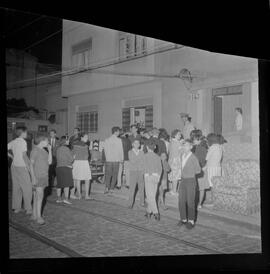 Fotografia "Prédio que ameaça Ruir em Santa Tereza; 'DESABAMENTOS' Prédio que ameça [ameaça] Ruir em Santa Tereza" ([Local n/d] , 1963) [negativo]. / Fotógrafo(a): Roberto.  -- ITEM-0001.