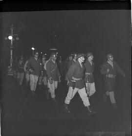 Fotografia "Sindicado dos Têxteis' Passeata do protesto - do Sindicato dos Têxteis, Reportagem de Oscar" ([Local n/d] , 1963) [negativo]. / Fotógrafo(a): Paulo André.  -- ITEM-0012.