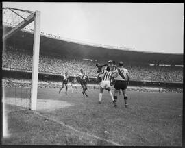 Fotografia "Esporte - Botafogo x Vasco" ([Local n/d] , [Data n/d]) [negativo]. / Fotógrafo(a): [Autoria n/d].  -- ITEM-0027.