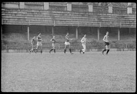 Fotografia "Futebol - R.J. (Equipe do Fluminense, 1952), Seção: Esportes" ([Local n/d] , 1952) [negativo]. / Fotógrafo(a): Equipe.  -- ITEM-0023.