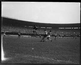 Fotografia "Esporte - Botafogo x Vasco" ([Local n/d] , [Data n/d]) [negativo]. / Fotógrafo(a): [Autoria n/d].  -- ITEM-0017.