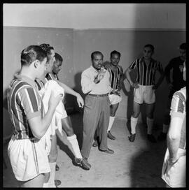 Fotografia "Leônidas da Silva (futebol), Esportes" ([Local n/d] , [Data n/d]) [negativo]. / Fotógrafo(a): Jean Manzon.  -- ITEM-0044.