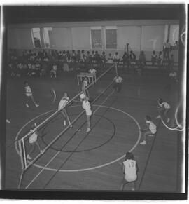 Fotografia "Voleibol - Jogo Tijuca x Fluminense" ([Local n/d] , 1962) [negativo]. / Fotógrafo(a): Democrito.  -- ITEM-0003.