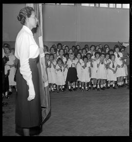 Fotografia "1- Páscoa dos surdos-mudos; 2- Reunião das Instituições de Previdência; 3- Condecoração de patrulheiros-mirins, [Reportagem?] com Celso Figueiredo" ([Local n/d] , [Data n/d]) [negativo]. / Fotógrafo(a): Orlando.  -- ITEM-0003.