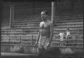 Fotografia "Futebol - R.J. (Equipe do Fluminense, 1952), Seção: Esportes" ([Local n/d] , 1952) [negativo]. / Fotógrafo(a): Equipe.  -- ITEM-0014.