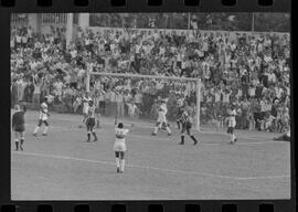 Fotografia "Campeonato Carioca de Profissionais de 63 (1° Turno) Esporte - jogo Fluminense (1 x 0) Bonsucesso" ([Local n/d] , 1963) [negativo]. / Fotógrafo(a): Democrito.  -- ITEM-0110.