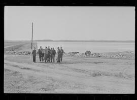 Fotografia "Rep. pelo SUL DO BRASIL (ESPECIAL); 'REPORTAGEM ESPECIAL DE 'UH' 'CONTRABANDO DE ARMAS, Em S. PAULO, SANTA CATARINA, RIO GRANDE DO SUL ETC...' Reportagem feita pela equipe de 'UH'), Reportagem de Amado Ribeiro" ([Local n/d] , 1963) [negativo]. / Fotógrafo(a): Paulo Reis.  -- ITEM-0135.