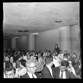 Fotografia "Banquete oferecido por 'UH' em homenagem aos campeões do Super-super, Clube de Regatas Vasco da Gama" ([Local n/d] , [Data n/d]) [negativo]. / Fotógrafo(a): Demócrito.  -- ITEM-0014.