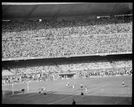 Fotografia "Esporte - Futebol / Vasco x Sporting" ([Local n/d] , [Data n/d]) [negativo]. / Fotógrafo(a): Equipe.  -- ITEM-0003.