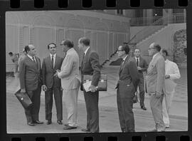 Fotografia "Governadores do Pará e Guanabara Lacerda x Aurelio do Carmo; Governadores do Pará x Guanabara Dr. Aurelio do Carmo x C. Lacerda" ([Local n/d] , 1963) [negativo]. / Fotógrafo(a): Luiz Pinto.  -- ITEM-0014.