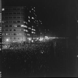 Fotografia "Promoção de Última Hora' - homenagem à Batalha do Riachuelo em Copacabana e Leme" ([Local n/d] , [Data n/d]) [negativo]. / Fotógrafo(a): Melo e A. Veneziano.  -- ITEM-0014.