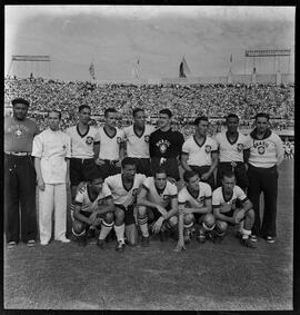 Fotografia "Futebol - Chile (diversos jogos no Brasil), Esportes" ([Local n/d] , [Data n/d]) [negativo]. / Fotógrafo(a): Manzon.  -- ITEM-0022.