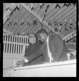 Fotografia "CONFERÊNCIAS' Conferência do Padre Alípio, na União dos Portuários, Reportagem de Raimundo" ([Local n/d] , 1963) [negativo]. / Fotógrafo(a): Joel.  -- ITEM-0003.