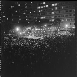 Fotografia "Promoção de Última Hora' - homenagem à Batalha do Riachuelo em Copacabana e Leme" ([Local n/d] , [Data n/d]) [negativo]. / Fotógrafo(a): Melo e A. Veneziano.  -- ITEM-0025.