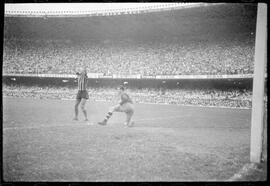 Fotografia "Futebol - R.J. (Campeonato Carioca - Jogo Botafogo x Fluminense), Seção: Esportes" ([Local n/d] , [Data n/d]) [negativo]. / Fotógrafo(a): Equipe.  -- ITEM-0067.