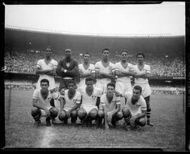 Fotografia "Futebol - R.J. (Equipe do Fluminense, 1952), Seção: Esportes" ([Local n/d] , 1952) [negativo]. / Fotógrafo(a): Equipe.  -- ITEM-0066.