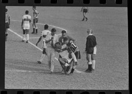 Fotografia "Campeonato Carioca de Profissionais de 63 (1° Turno) Esporte - jogo Fluminense (1 x 0) Bonsucesso" ([Local n/d] , 1963) [negativo]. / Fotógrafo(a): Democrito.  -- ITEM-0113.