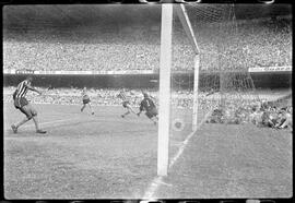 Fotografia "Futebol - R.J. (Campeonato Carioca - Jogo Botafogo x Fluminense), Seção: Esportes" ([Local n/d] , [Data n/d]) [negativo]. / Fotógrafo(a): Equipe.  -- ITEM-0139.