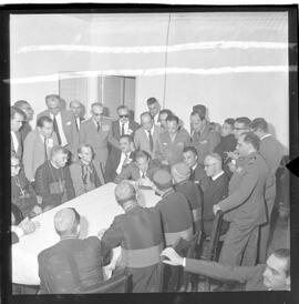 Fotografia "Usina Hidrelétrica Presidente João Goulart' Jango em Bom Jesus da Lapa (baía) por ocasião da inauguração da Uzina [Usina] Hidrelétrica 'Presid. Jango'" ([Local n/d] , 1963) [negativo]. / Fotógrafo(a): Neville.  -- ITEM-0014.