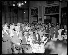 Fotografia "Recepção e homenagem ao Sr. Samuel Wayner [Wainer], no Sindicato dos Jornaleiros" ([Local n/d] , [Data n/d]) [negativo]. / Fotógrafo(a): Jankiel.  -- ITEM-0006.