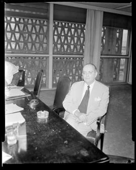 Fotografia "Gabinete do Sr. Samuel" ([Local n/d] , [Data n/d]) [negativo]. / Fotógrafo(a): Almeida.  -- ITEM-0002.