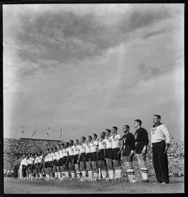 Fotografia "Futebol - Chile (diversos jogos no Brasil), Esportes" ([Local n/d] , [Data n/d]) [negativo]. / Fotógrafo(a): Manzon.  -- ITEM-0013.