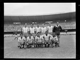 Fotografia "Esporte - Futebol. Canto do Rio x Flamengo" ([Local n/d] , [Data n/d]) [negativo]. / Fotógrafo(a): Domingos.  -- ITEM-0002.