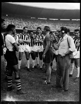 Fotografia "Esporte - Botafogo x Vasco" ([Local n/d] , [Data n/d]) [negativo]. / Fotógrafo(a): [Autoria n/d].  -- ITEM-0018.