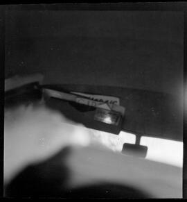 Fotografia "Ministro João Cleofas na redação de Última Hora" ([Local n/d] , [Data n/d]) [negativo]. / Fotógrafo(a): Joel Maia.  -- ITEM-0013.