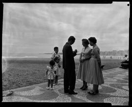 Fotografia "Vistas - R.J. (Bairro de Copacabana), Reportagem Geral" ([Local n/d] , [Data n/d]) [negativo]. / Fotógrafo(a): Equipe.  -- ITEM-0004.