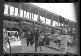 Fotografia "Jogos Campeonato Carioca; 'CAMPEONATO CARIOCA DE 1963' de PROFISSIONAIS (1º Turno) Jogos Vasco x Fluminense (3 x 1) Botafogo x Canto do Rio (3 x 0) America x Madureira (5 x 2) e Olaria x Portuguesa, Reportagem de Esporte" ([Local n/d] , 1963) [negativo]. / Fotógrafo(a): Equipe.  -- ITEM-0155.