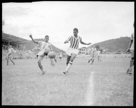 Fotografia "Futebol - Jogos diversos de domingo dia 30/12/1951" ([Local n/d] , 1951) [negativo]. / Fotógrafo(a): [Autoria n/d].  -- ITEM-0026.